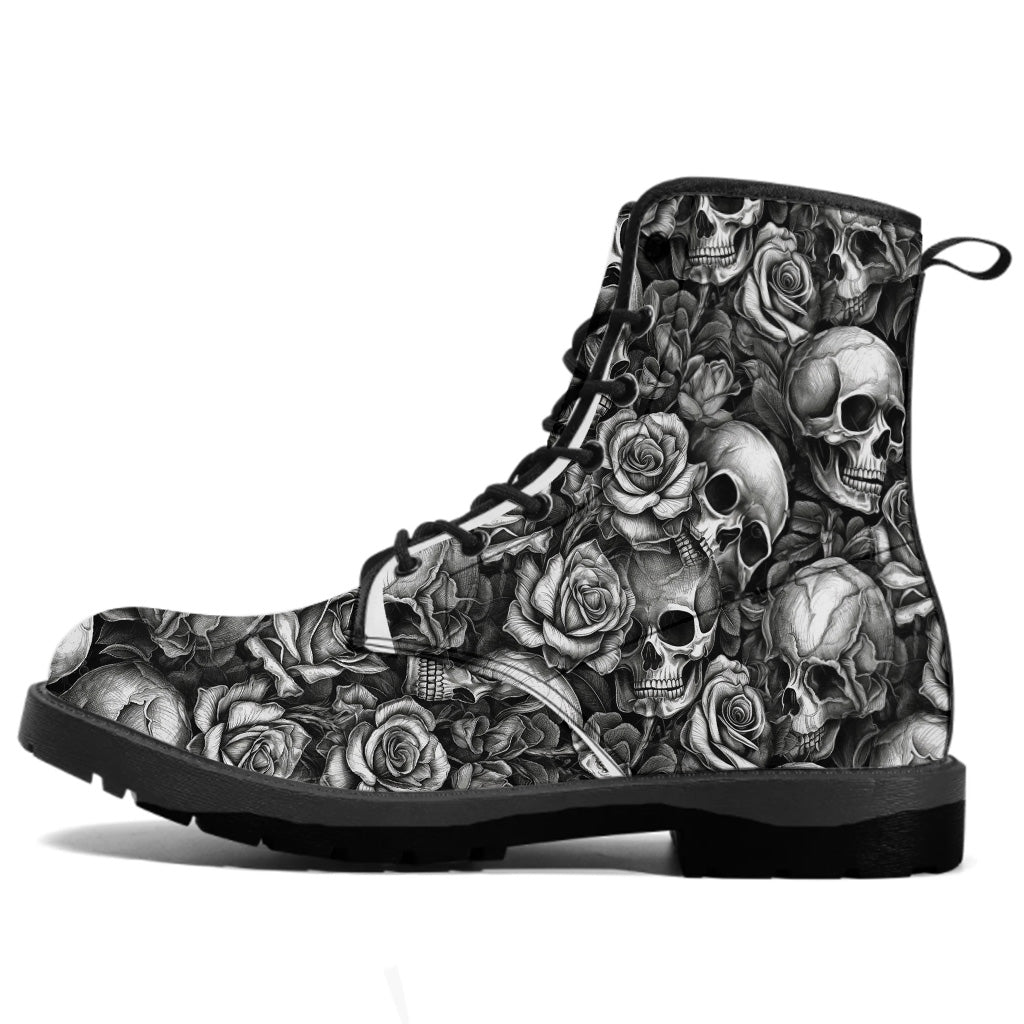 Bottes en cuir personnalisées à motif crâne et roses noir et blanc