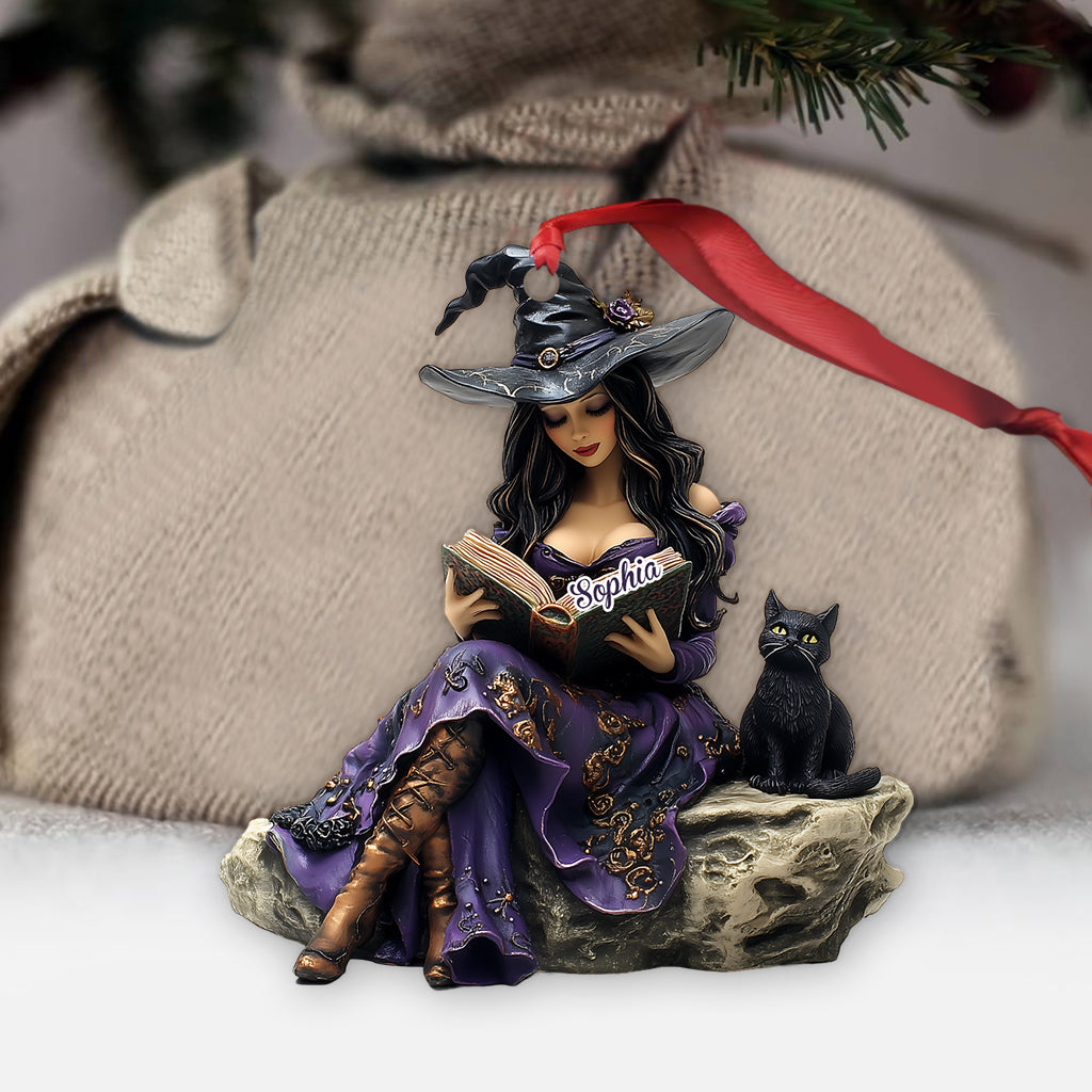 Je ne suis pas une rat de bibliothèque, je suis une sorcière des livres - Ornement de sorcière personnalisé