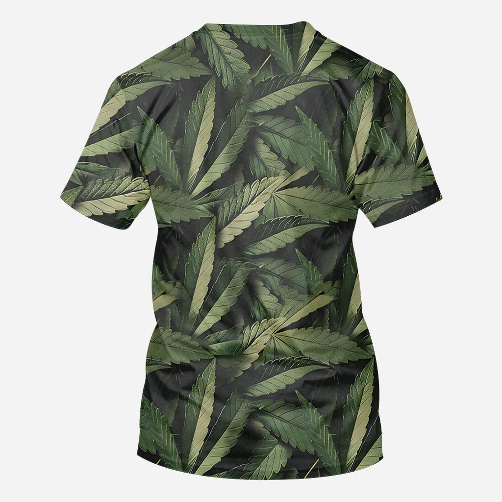 Je suis un homme simple, j'aime les joints et les seins - T-shirt personnalisé « Weed All Over »