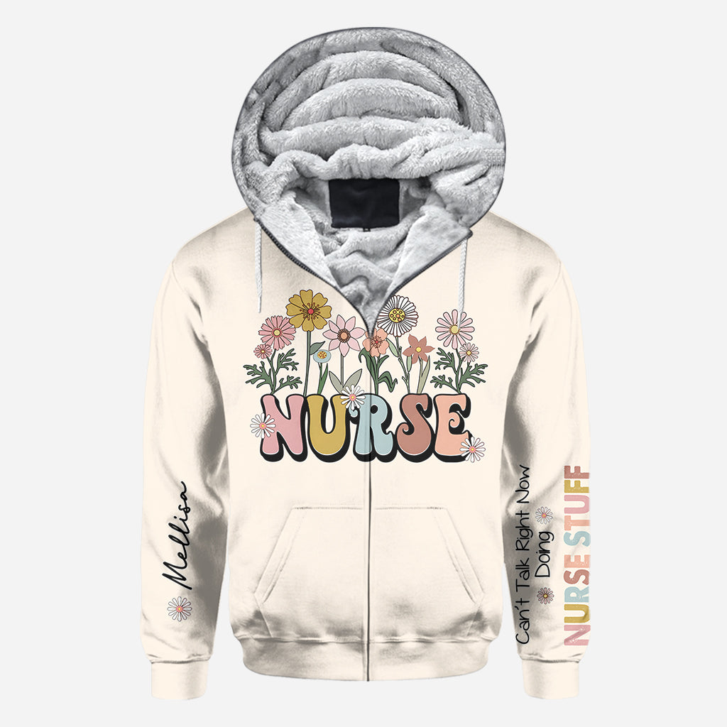 Je ne peux pas parler maintenant, je fais mon boulot d'infirmière - T-shirt personnalisé intégral pour infirmière