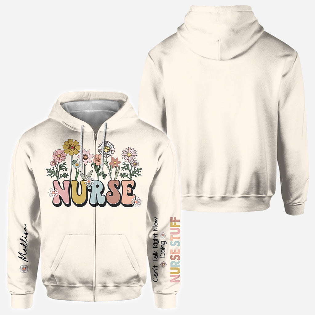 Je ne peux pas parler maintenant, je fais mon boulot d'infirmière - T-shirt personnalisé intégral pour infirmière