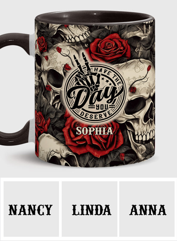 Passez une journée inoubliable avec cette tasse personnalisée à motif crâne et rose.