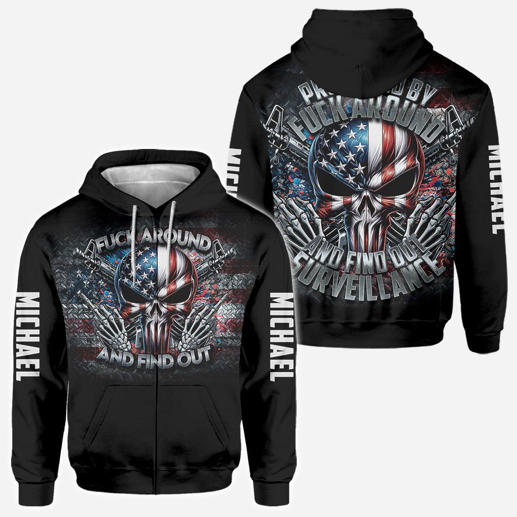 Protégé par la surveillance "Fck Around and Find out" - T-shirt personnalisé tête de mort sur toute la surface