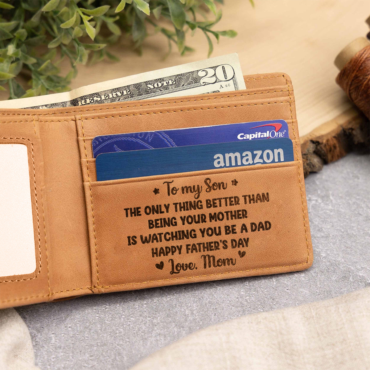 À mon fils, de la part de maman et papa. Bonne fête des pères ! Vue arrière - Portefeuille en cuir personnalisé pour fils