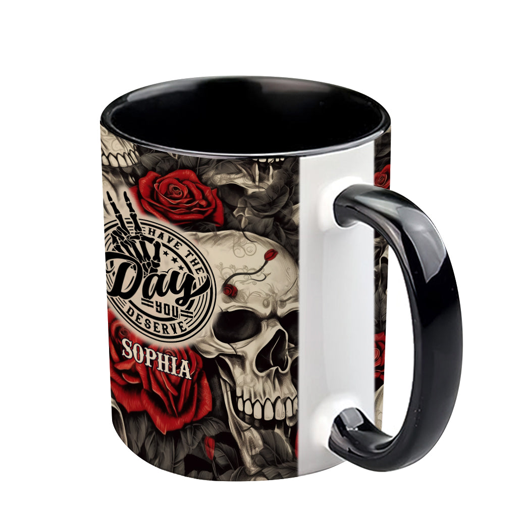 Passez une journée inoubliable avec cette tasse personnalisée à motif crâne et rose.