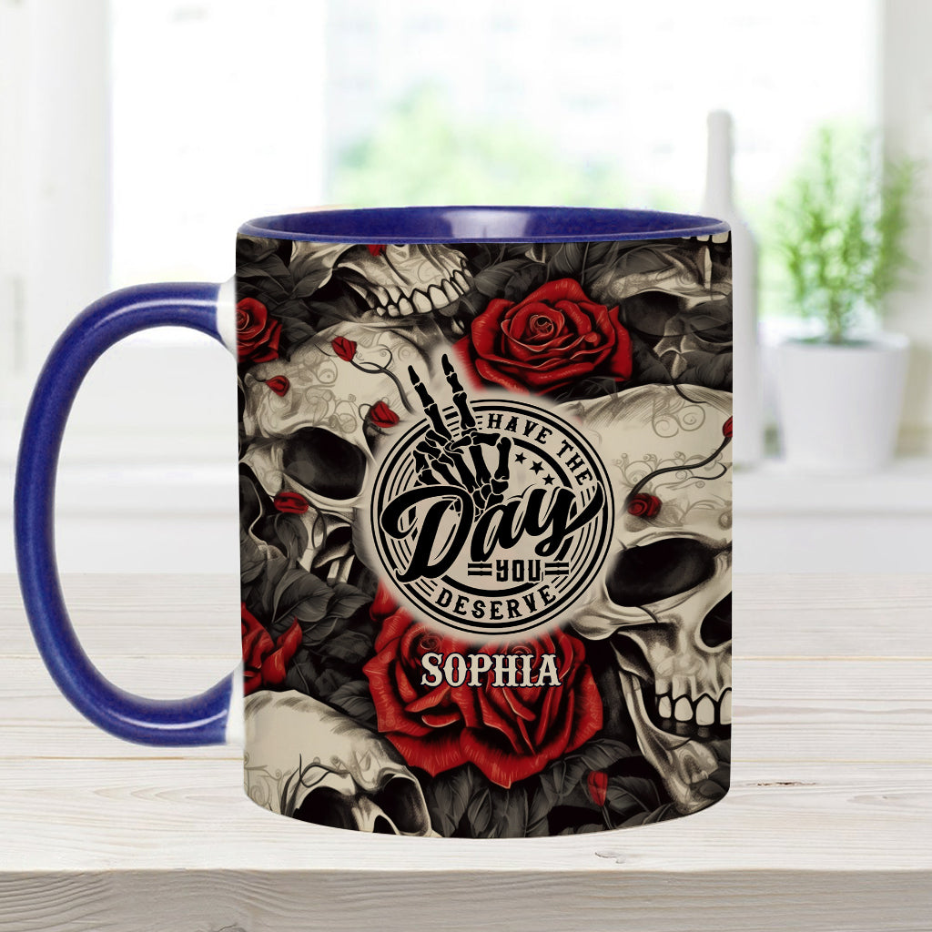Passez une journée inoubliable avec cette tasse personnalisée à motif crâne et rose.