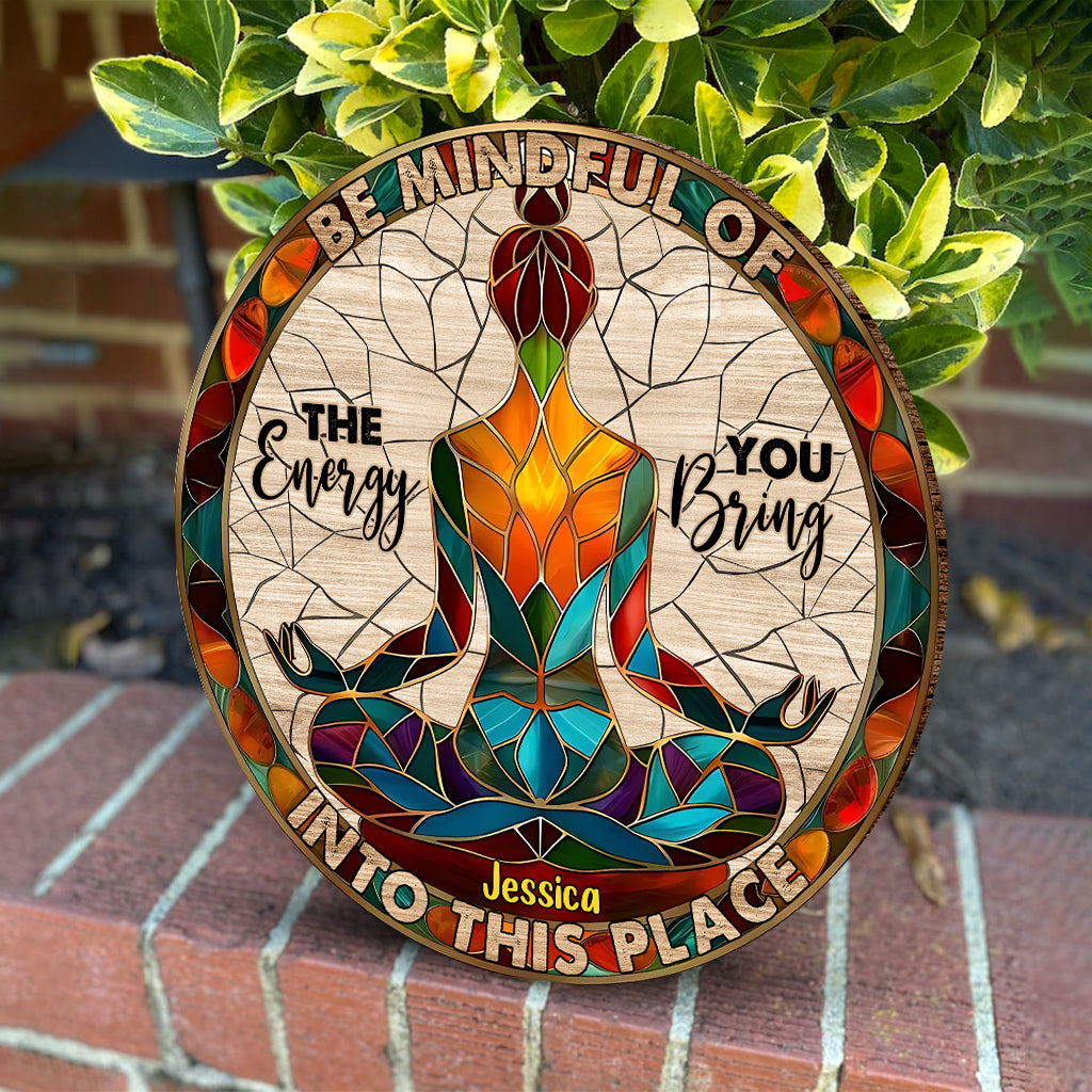 Soyez attentif·ve - Panneau rond en bois personnalisé pour le yoga