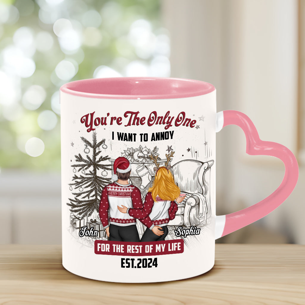 Tu es la seule que j'ai envie d'embêter - Mug personnalisé pour couple avec anse en forme de cœur