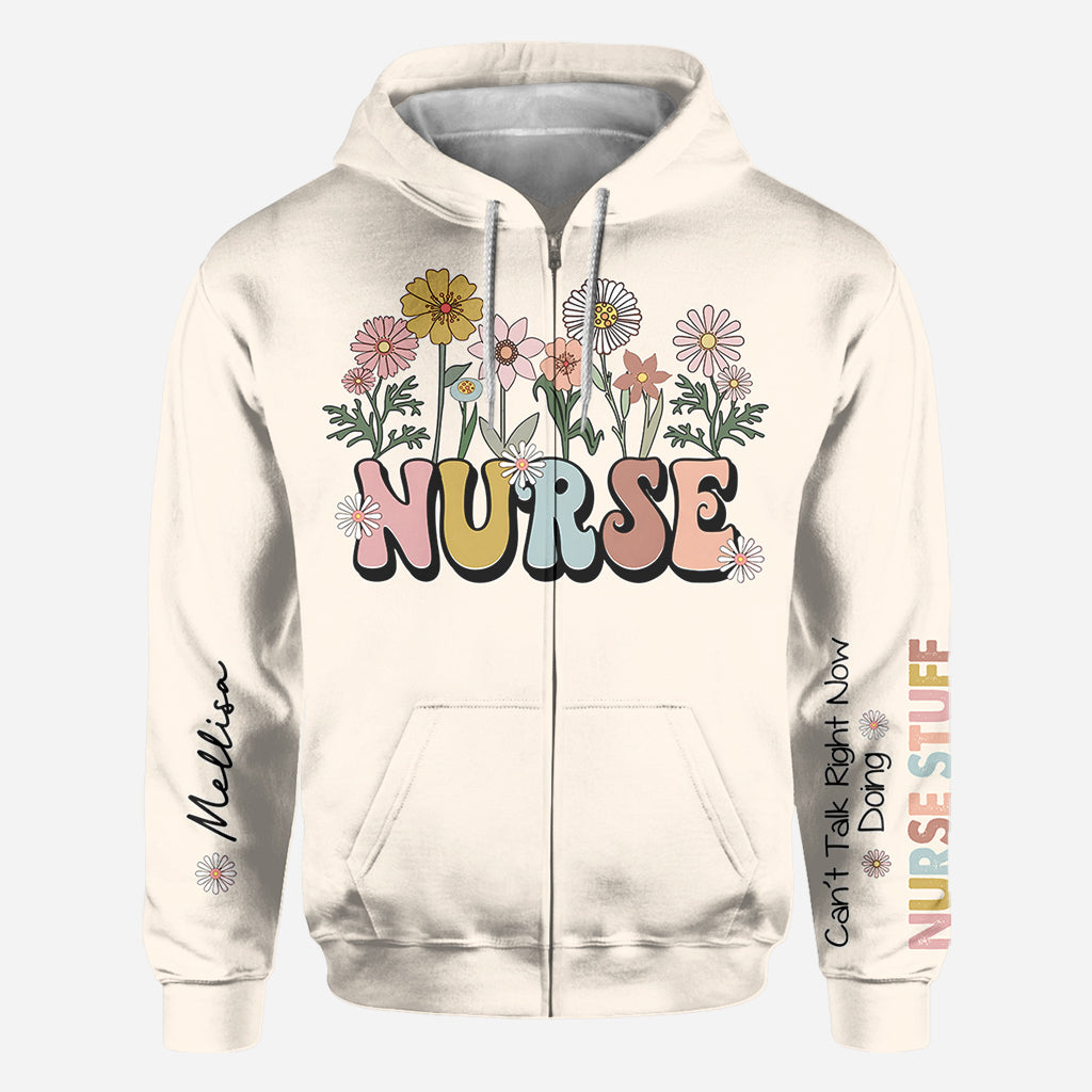 Je ne peux pas parler maintenant, je fais mon boulot d'infirmière - T-shirt personnalisé intégral pour infirmière