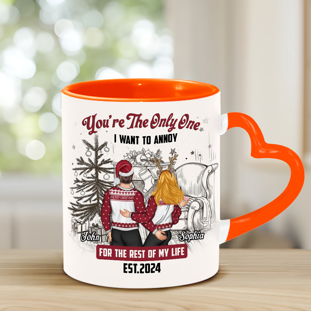 Tu es la seule que j'ai envie d'embêter - Mug personnalisé pour couple avec anse en forme de cœur