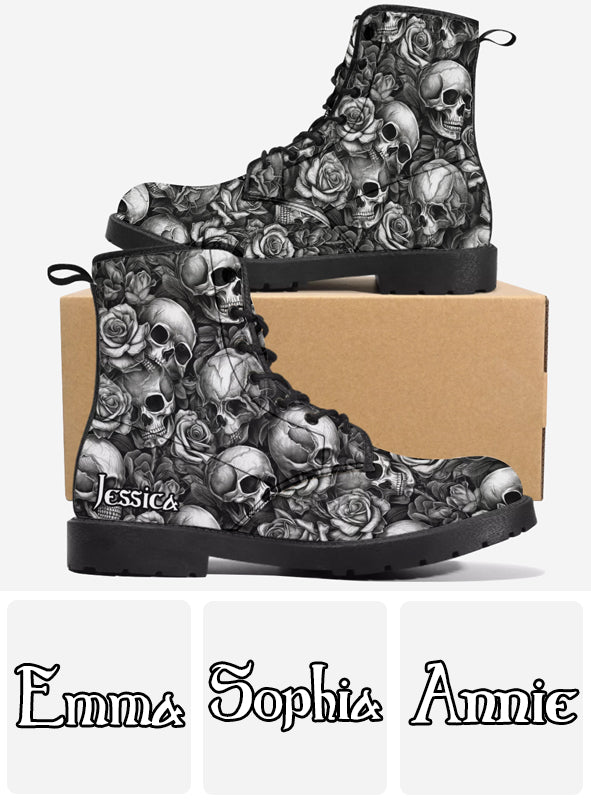 Bottes en cuir personnalisées à motif crâne et roses noir et blanc