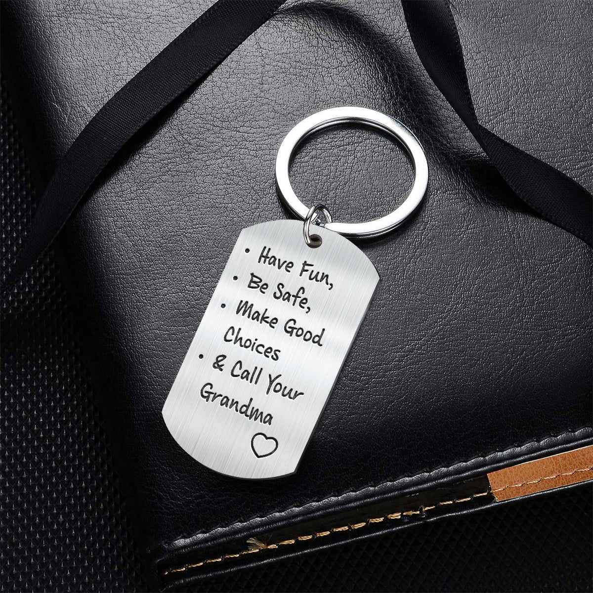 Amuse-toi, fais les bons choix, appelle ta grand-mère ! – Porte-clés personnalisé en métal époxy pour remise de diplôme