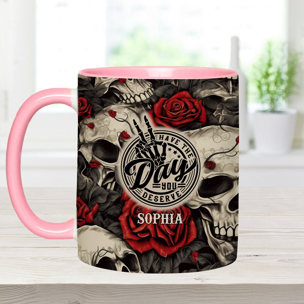 Passez une journée inoubliable avec cette tasse personnalisée à motif crâne et rose.
