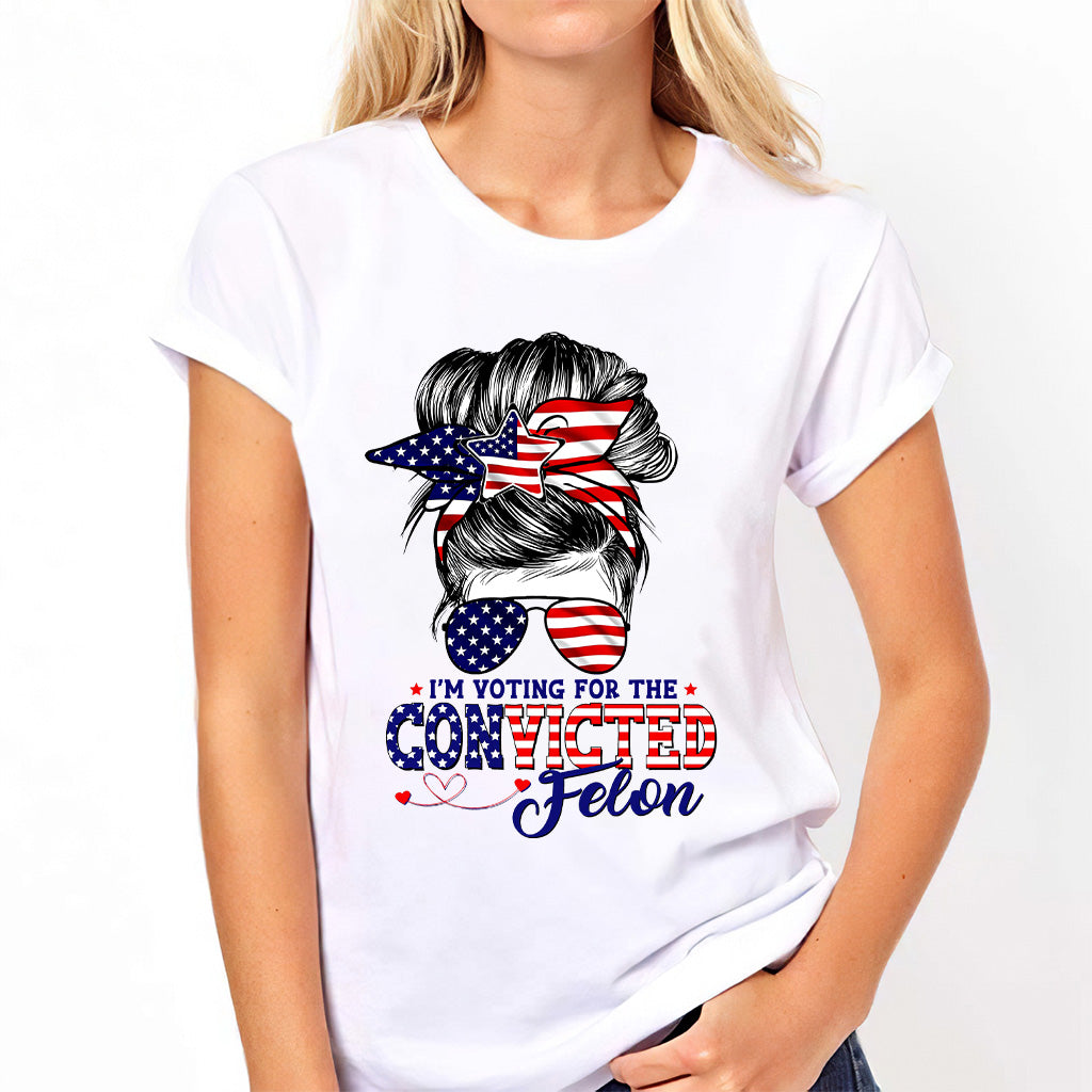 Je vote pour le T-shirt « Je vote pour le condamné » (chignon désordonné), T-shirt Trump 2024, T-shirt humoristique Trump Biden Drapeau américain, Patriote éveillé, Femmes pour Trump