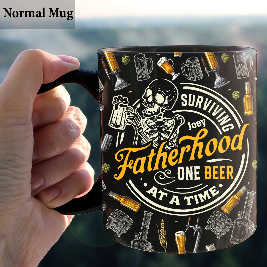 Survivre à la paternité, une bière à la fois - Mug personnalisé pour papa