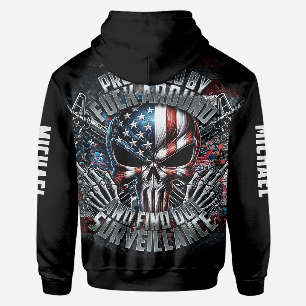 Protégé par la surveillance "Fck Around and Find out" - T-shirt personnalisé tête de mort sur toute la surface