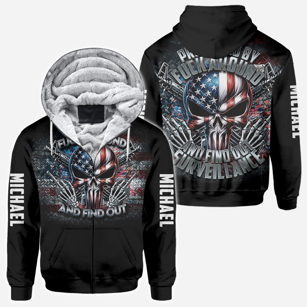 Protégé par la surveillance "Fck Around and Find out" - T-shirt personnalisé tête de mort sur toute la surface