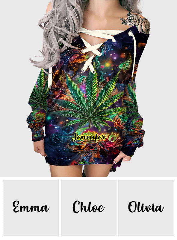 Robe à manches longues et épaules dénudées personnalisée « Stoner Chick »