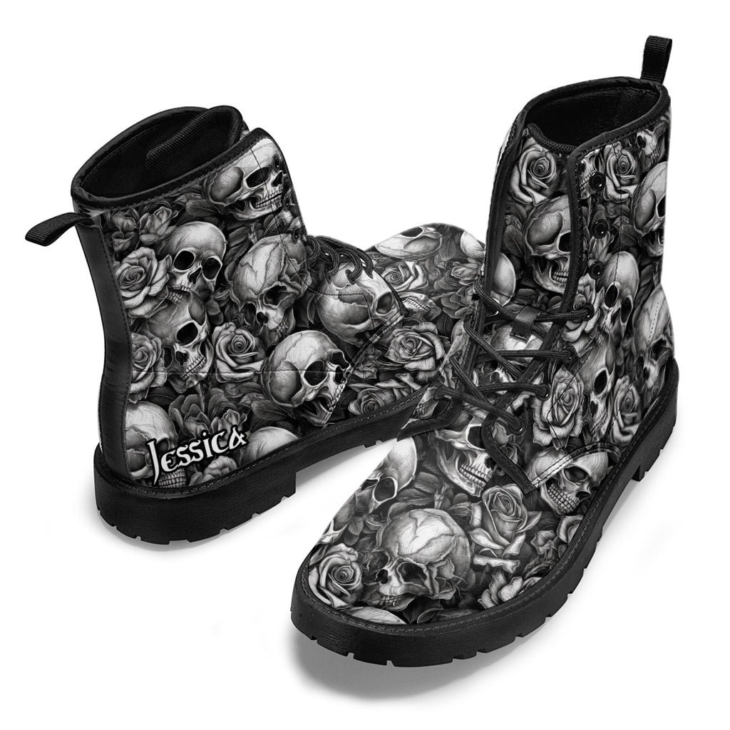 Bottes en cuir personnalisées à motif crâne et roses noir et blanc