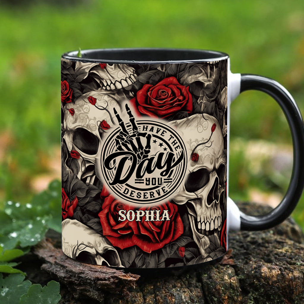 Passez une journée inoubliable avec cette tasse personnalisée à motif crâne et rose.