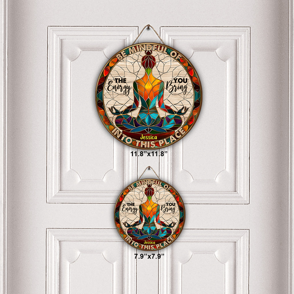 Soyez attentif·ve - Panneau rond en bois personnalisé pour le yoga