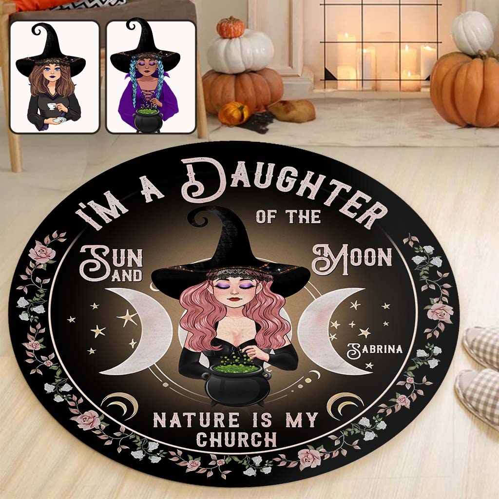 Je suis une fille du soleil et de la lune, la nature est mon église - Tapis rond personnalisé de sorcière