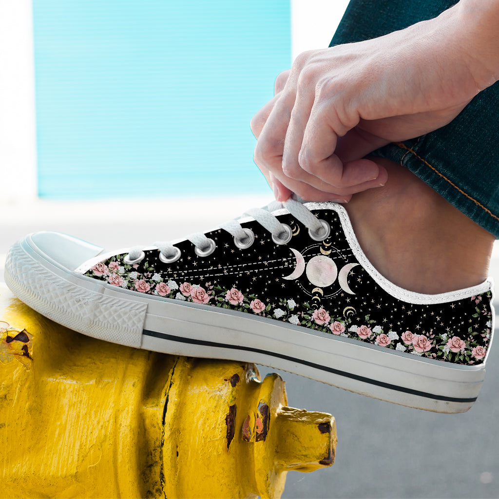 Chaussures basses de sorcière à motif floral Wicca