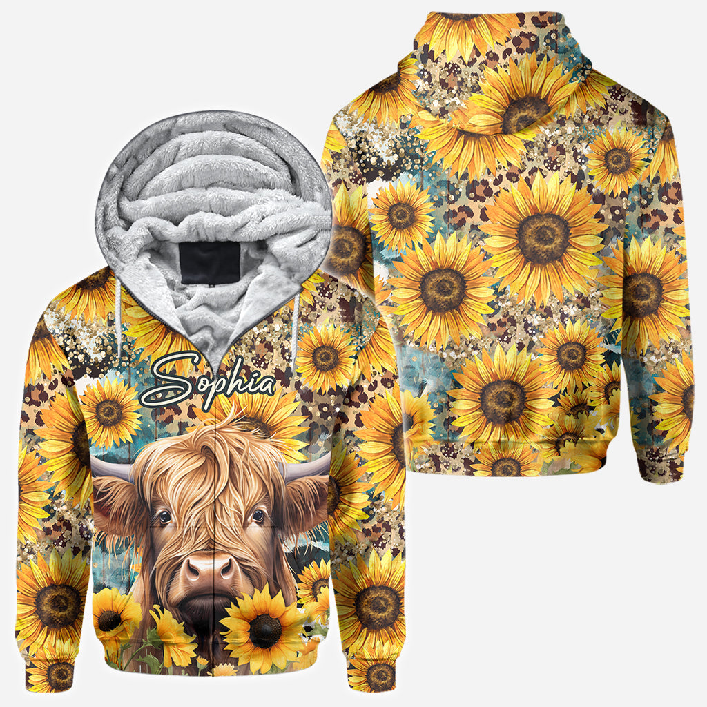 T-shirt personnalisé intégral représentant une vache des Highlands parmi des tournesols
