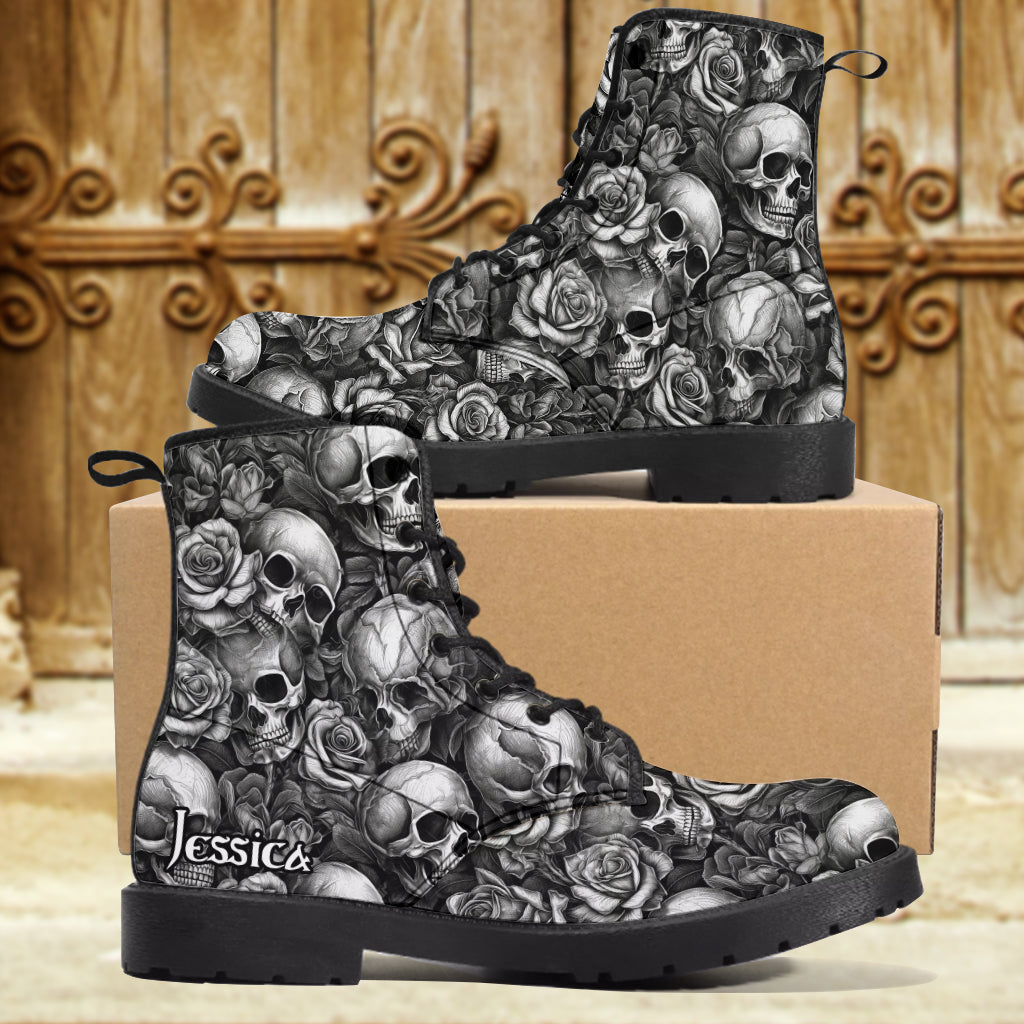 Bottes en cuir personnalisées à motif crâne et roses noir et blanc