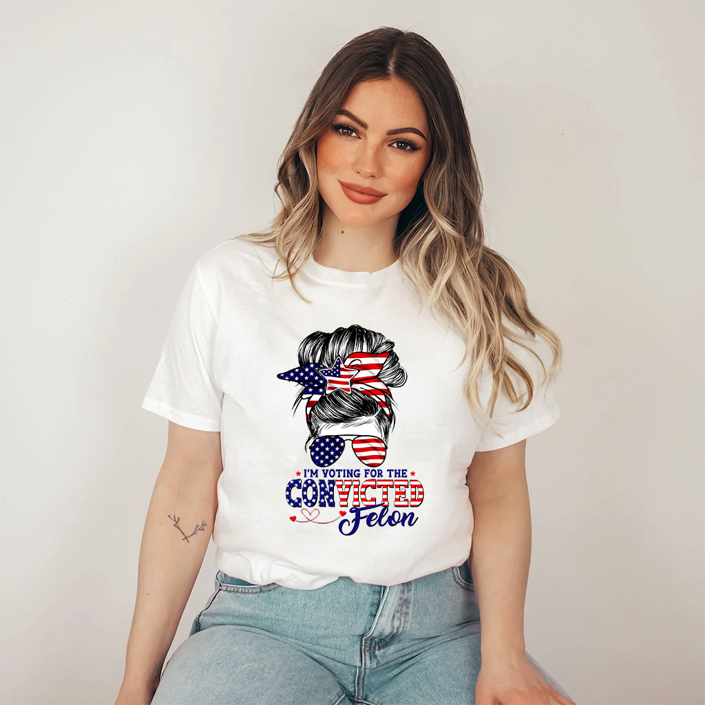 Je vote pour le T-shirt « Je vote pour le condamné » (chignon désordonné), T-shirt Trump 2024, T-shirt humoristique Trump Biden Drapeau américain, Patriote éveillé, Femmes pour Trump