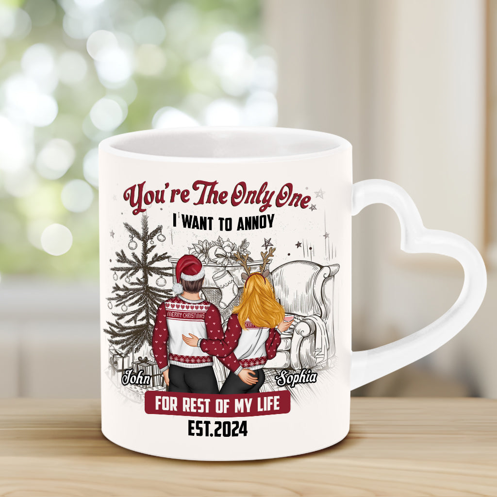 Tu es la seule que j'ai envie d'embêter - Mug personnalisé pour couple avec anse en forme de cœur