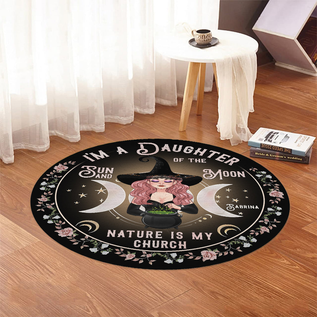 Je suis une fille du soleil et de la lune, la nature est mon église - Tapis rond personnalisé de sorcière
