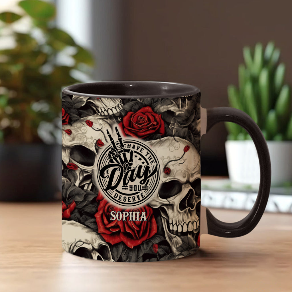 Passez une journée inoubliable avec cette tasse personnalisée à motif crâne et rose.