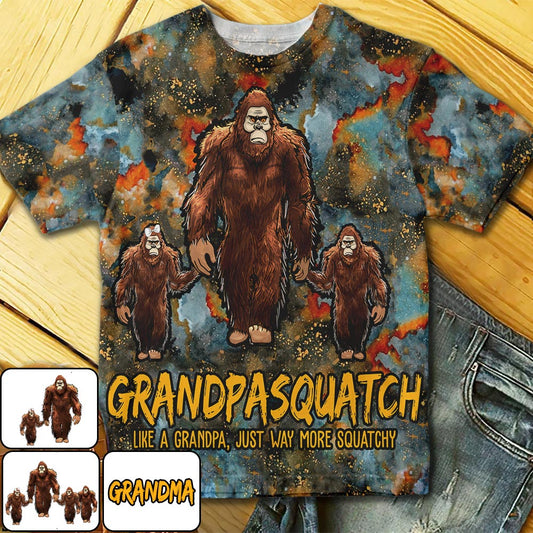 Grandpasquatch Plus Squatchy - T-shirt personnalisé Grandpa All Over