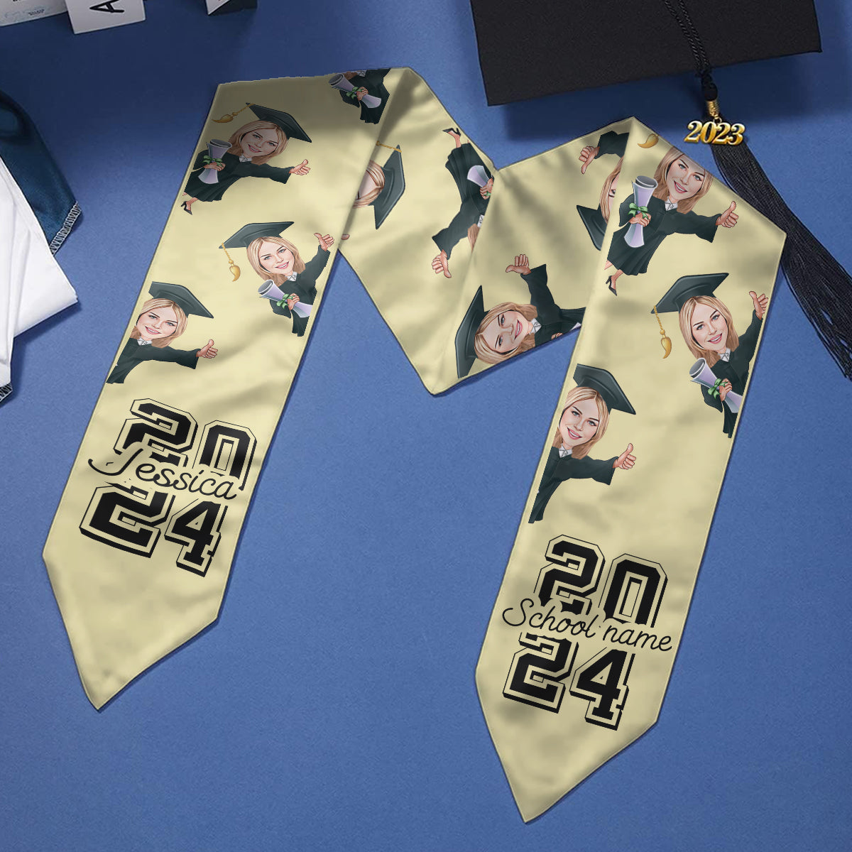 Écharpe de remise de diplôme personnalisée avec un personnage caricatural et amusant 