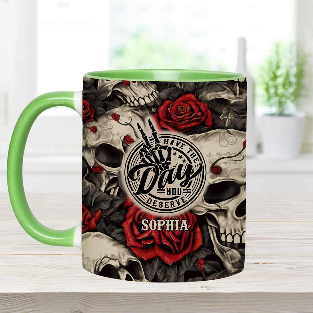 Passez une journée inoubliable avec cette tasse personnalisée à motif crâne et rose.