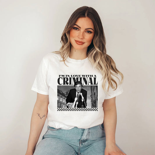 T-shirt « Je suis amoureux d'un Cr!m!nal », T-shirts « Papa Président », T-shirt politique humoristique, T-shirt humoristique pour les élections, Vêtements pour les élections de 2024, T-shirt graphique unisexe