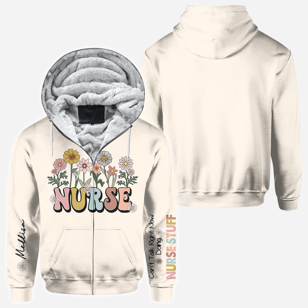 Je ne peux pas parler maintenant, je fais mon boulot d'infirmière - T-shirt personnalisé intégral pour infirmière