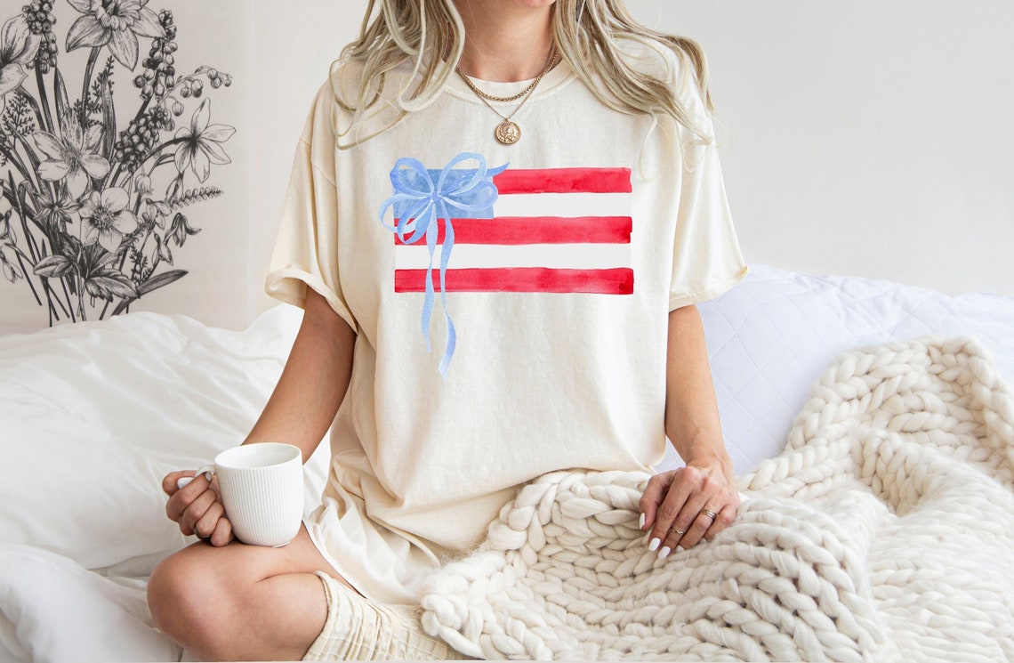 T-shirt Coquette pour le 4 juillet, T-shirt drapeau américain, T-shirt USA, T-shirt femme, T-shirt rétro 4 juillet, T-shirts d'été tendance, T-shirt et sweat à capuche Coquette à nœud