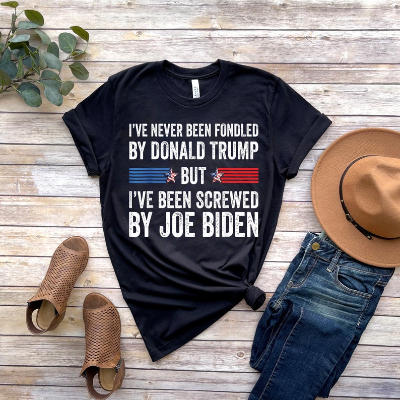 Je n'ai jamais été tripoté par Donald Trump, mais j'ai été floué par Joe Biden - T-shirt et sweat à capuche 0924