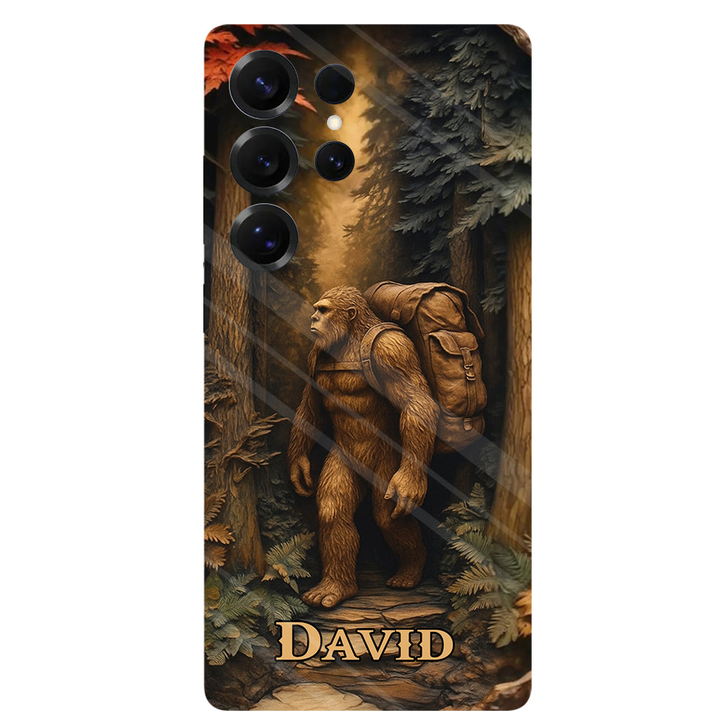 Sasquatch en forêt - Coque de téléphone personnalisée avec impression intégrale - Randonnée