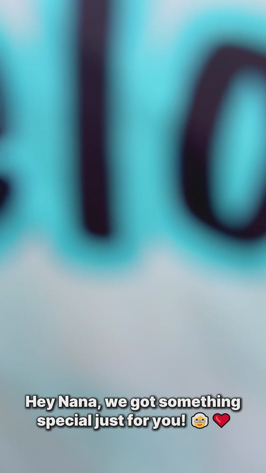 Ce t-shirt personnalisé « This Nana Belongs To » est fait pour vous.