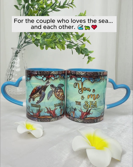 Toi, moi et la mer - Mug personnalisé avec anse en forme de cœur et de tortue