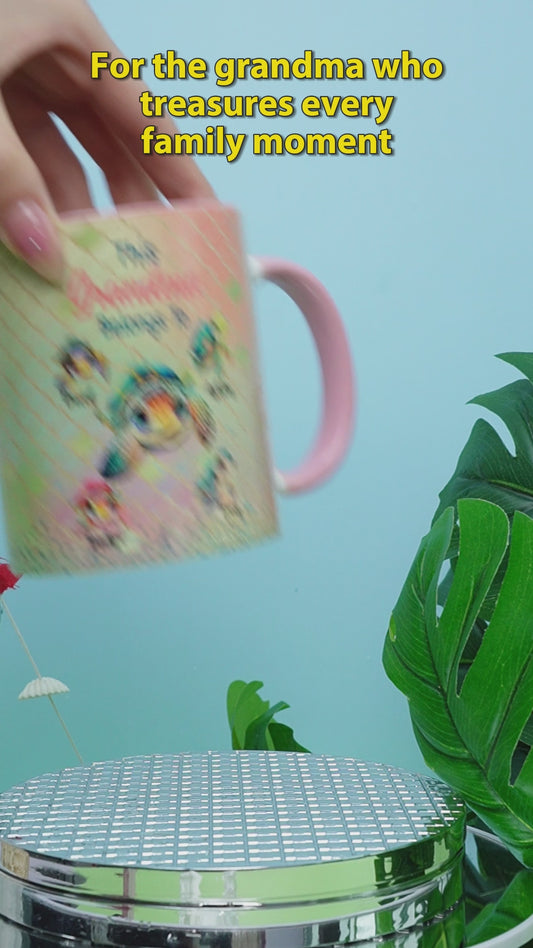 Cette grand-mère appartient à maman - Mug personnalisé pour grand-mère