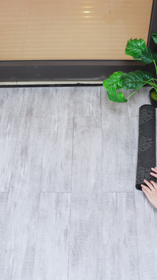 An Old Buck & His Sweet Doe Live Here - Personalized Hunting Doormat