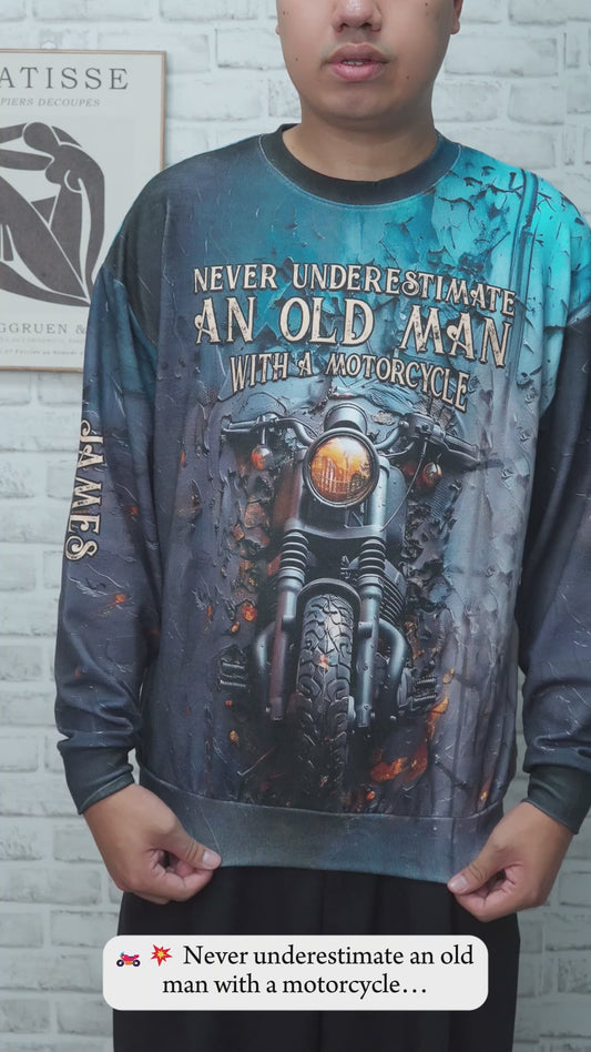 Ne sous-estimez jamais un vieux motard ! – T-shirt motard personnalisé