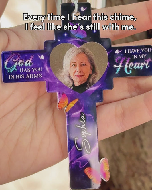 Dieu te tient dans ses bras, je te porte dans mon cœur - Carillon commémoratif personnalisé