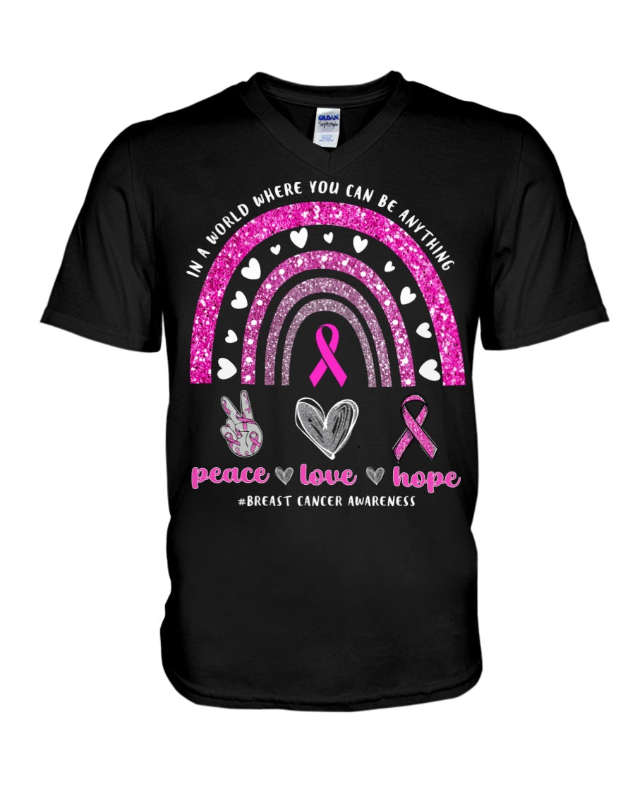 Dans un monde où tout est possible, paix, amour et espoir. T-shirt et sweat-shirt de sensibilisation au cancer du sein (0822)