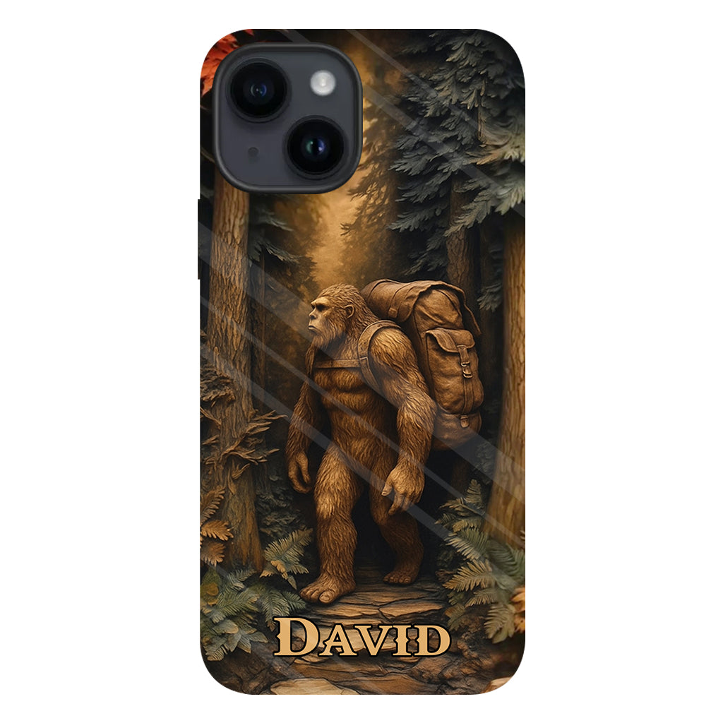 Sasquatch en forêt - Coque de téléphone personnalisée avec impression intégrale - Randonnée
