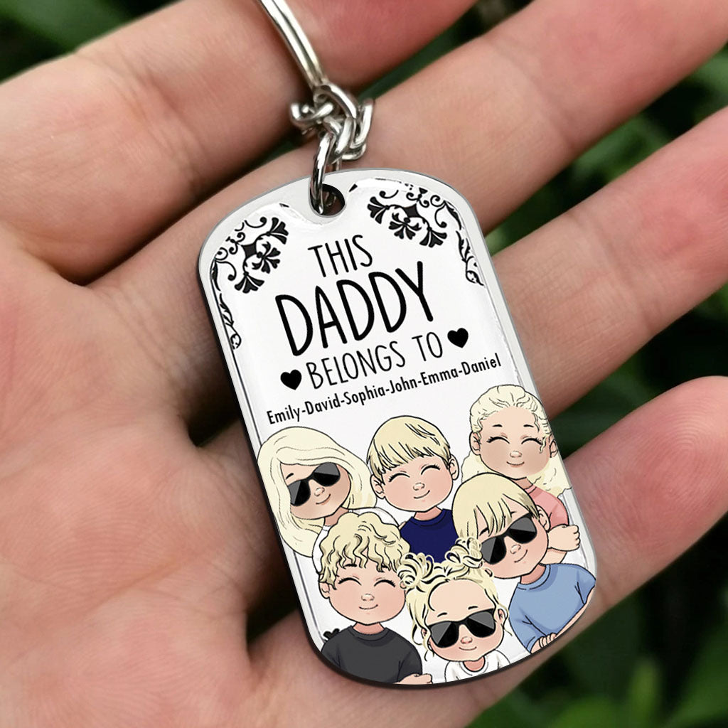 Ce père appartient à - Cadeau pour papa, grand-père, maman, oncle, tante, grand-mère - Porte-clés personnalisé en acier inoxydable
